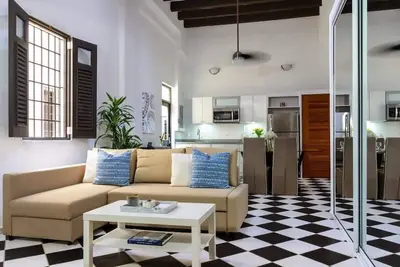 Image de Suite Mezzanine<br> Style loft 1 chambre dans le meilleur emplacement dans le vieux San Juan avec vue sur la Plaza