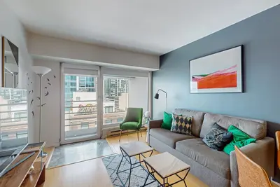 Appartement de luxe avec vue sur la baie, bain à remous partagé et piscine communautaire!