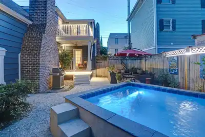 Image de The Jewelbox: un cottage historique de la savane - Piscine et parking