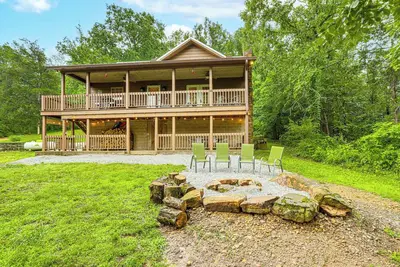Image de ‘Creekside Hideaway’ Home avec Fire Fire + Creek Access!