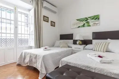 Image de Maison De LUMIÈRE apt 4 -Élégante vieille ville 2px wifi tv ac