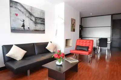 Image de Daniela C - 1 Br. Studio de design avec salle de sport et balcon