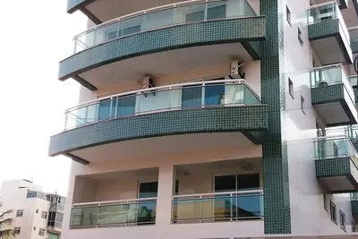 Image de appartement confortable avec air conditionné, 2 pâtés de maisons de Praia do Forte!