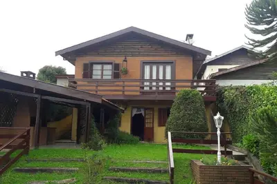 Image de Maison de 2 chambres et 1 suite dans un endroit calme avec une vue magnifique sur la montagne