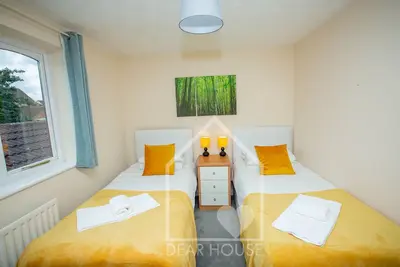Image de Maison de ville de 3 chambres Corby. 6 couchages, WiFi, parking gratuit