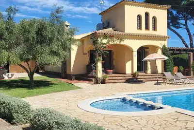 Image de Renovated Villa, Private Large Level Garden & Pool, Wifi, Tv, Aircon In Bedroom