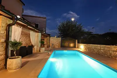 Image de Villa Lory Maison En Pierre Avec Piscine PRIVÉE