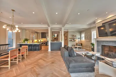 Image de Condo de luxe Main Street, 4 Master Suites - Expérience Vip avec options de restauration en chambre