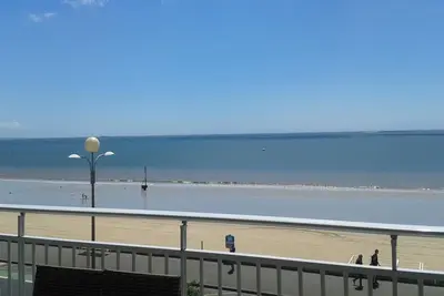 Image de Apaprtement 4 personnes avec balcon face mer, au milieu de la baie