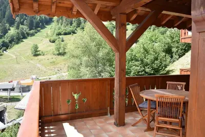 Image de À 100m des pistes de ski, 5ème étage, vue montagne, terrasse, télévision, casier à ski, 60m²