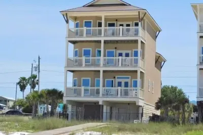 Image de Maison de luxe 5br / 5ba en front de mer avec ascenseur, Suite exécutive principale, Vues de toutes les chambres