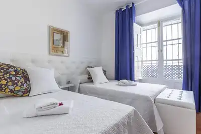 Image de Maison De LUMIÈRE apt 5 -Élégante vieille ville 2px wifi tv ac