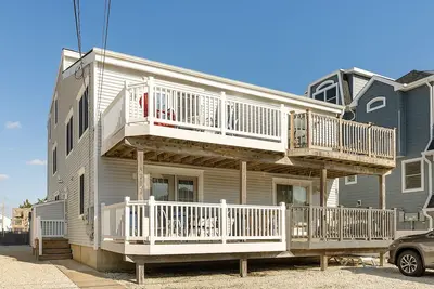 Image de Maison de ville spacieuse: 4 chambres, 2 salles de bain: 1er étage avec 3 chambres et 1 salle de bain complète