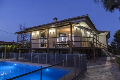 Image de Chalet lumineux dans le jardin