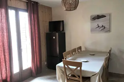 Image de Chalet mitoyen rénové 3 pièces, 7 pers, terrasse, parking, animaux admis