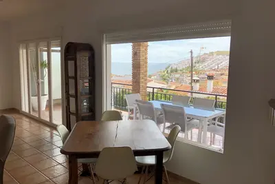 Image de Emplacement exceptionnel: Grande maison très claire, ensoleillée et vue mer