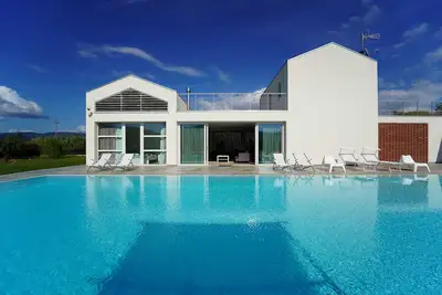 Villa Micol 10+4 P, by Villasretreats, w\/Pool, A\/C, Bbq near to the beach
