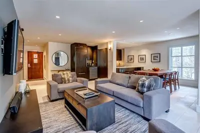 Image de Seasons' Joy - Luxe 4 Chambre Ă pied de la montagne