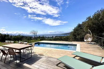 Image de Villa de standing avec magnifique vue mer et piscine privée, Sagone