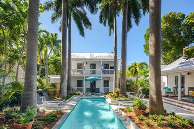 Image de ~ Villa Luxe ~ Nouvelle Location! Flawless Home w \/ Amazing Amenities Près de la rue Duval!