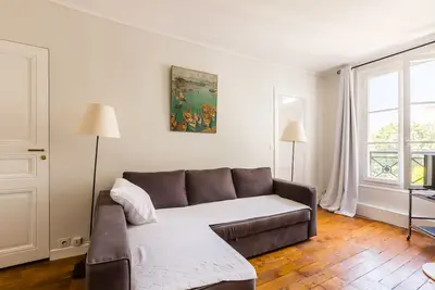 Image de Appartement 1br dans le 7ème, à quelques pas du Palais et des jardins du Luxembourg, par Veeve