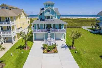 Image de Nouveau Beachfront Beauty Réservation pour le printemps 2020!