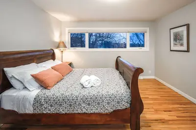 Image de Maison entière à côté de Lrt \/ Dt \/ park, groupes acceptés
