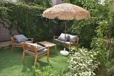 Image de Jardin & Bbq à coté de la Plage et du Centre, climatisation.