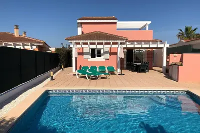 Image de Superbe Villa Individuelle Avec Piscine, Wifi Gratuit, Uk Sky Channels Et Air Con
