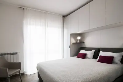 Image de Fonte Laurentina Grey Apartment x3 Nouveau!