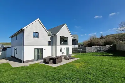 Sharlands 11 - 4 Bed | Close to Beach