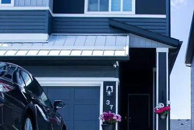 Image de Costy Nouvelle Tenue Juridique À Livingston Calgary