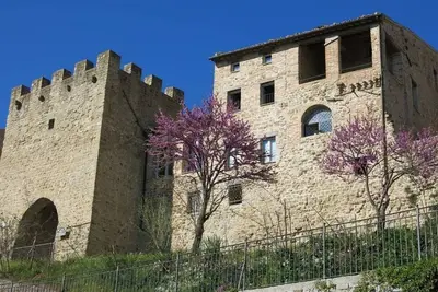 Image de Est Locanda, appartement panoramique avec jardin sur les remparts médiévaux de la ville