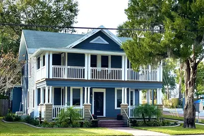 Image de Maison historique bien située et magnifiquement restaurée / Parking privé / Ac