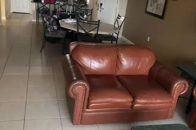 Image de 1 chambre avec 1 salle de bain
