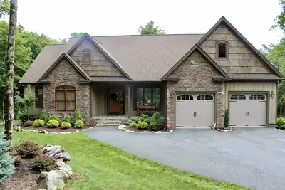 Image de 25% de réduction en juillet! The Scarboro on Sugar Mtn w / Views, 7 Br's, Hot Tub, GameRm