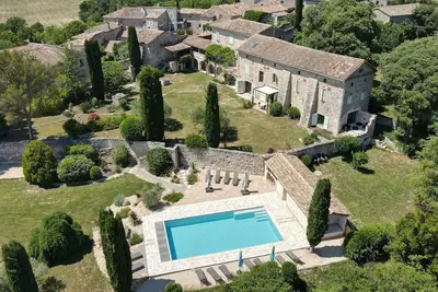 Image de Mas Des Trois Citernes - Gîte entièrement rénové avec piscine privée (14 pers. )