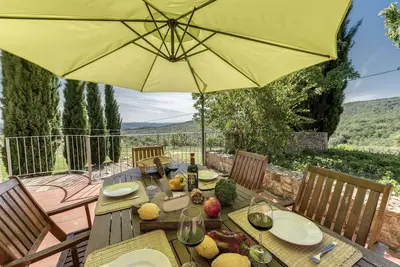 Image de Holding historique avec une magnifique piscine près de Sienne, Toscane, Italie