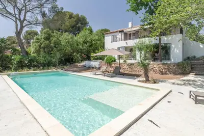 Image de Belle villa près des plages, des criques et du port