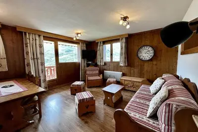 Image de 150m des commerces, 2ème étage, balcon, télévision, casier à ski, 58m², Les Menuires