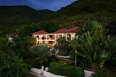 Image de Plages de sable blanc et l'océan Voir à décor tropical.