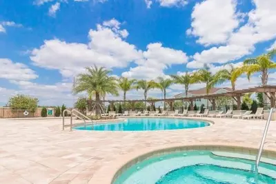 Image de Maison de vacances avec 3 chambres et piscine privée! 10 min de Disney. 8 personnes