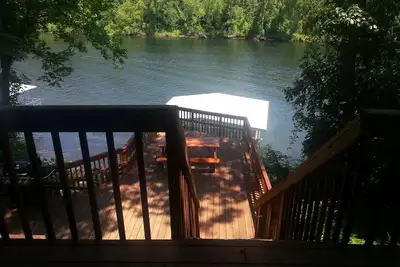 Image de Lac magnifique front de mer de Branson avec quai de pêche et immense terrasse