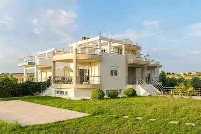 Image de Villa familiale juste en face de la plage, isolée avec vue exceptionnelle