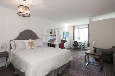 Image de Yaletown Studio avec une vue imprenable (P1)