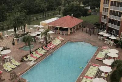 Image de 2 chambres avec 2 salles de bain