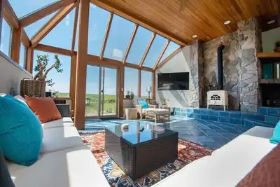 Image de 4br \/ 3Bath Ocean Front, Salle de jeux, Jacuzzi, Récemment rénové, Parfait pour les familles