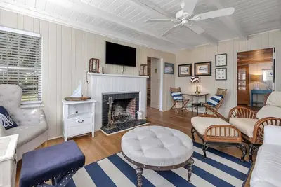 Cottage 3 chambres avec piscine partagée!