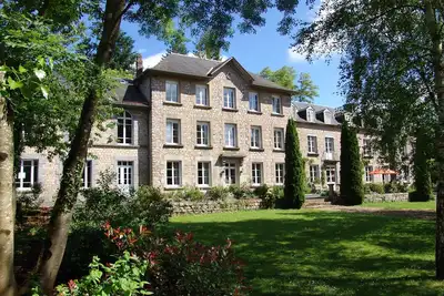 Image de L'aile ouest du château de Vaudezert est un hébergement de luxe indépendant.