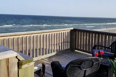 Image de L'une des rares maisons de la plage piétonne. Par la porte de la plage.